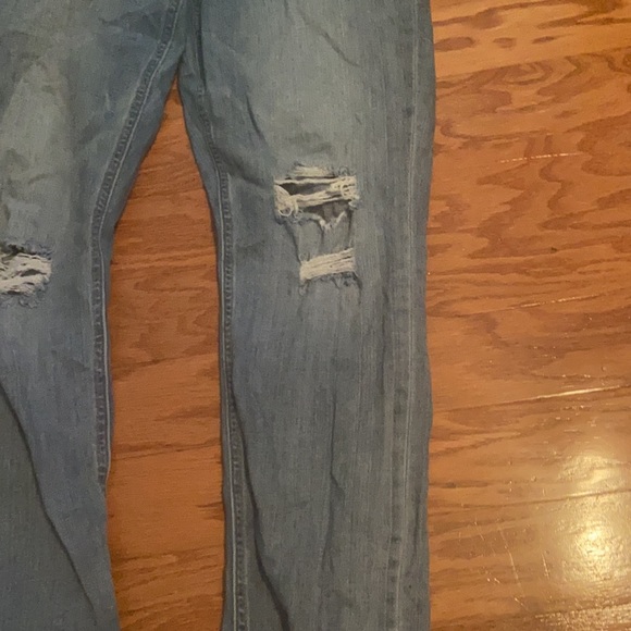 A.n.a Women’s Skinny Boyfriend Cropped Jeans with Small Rips 8 - Picture 6 of 7